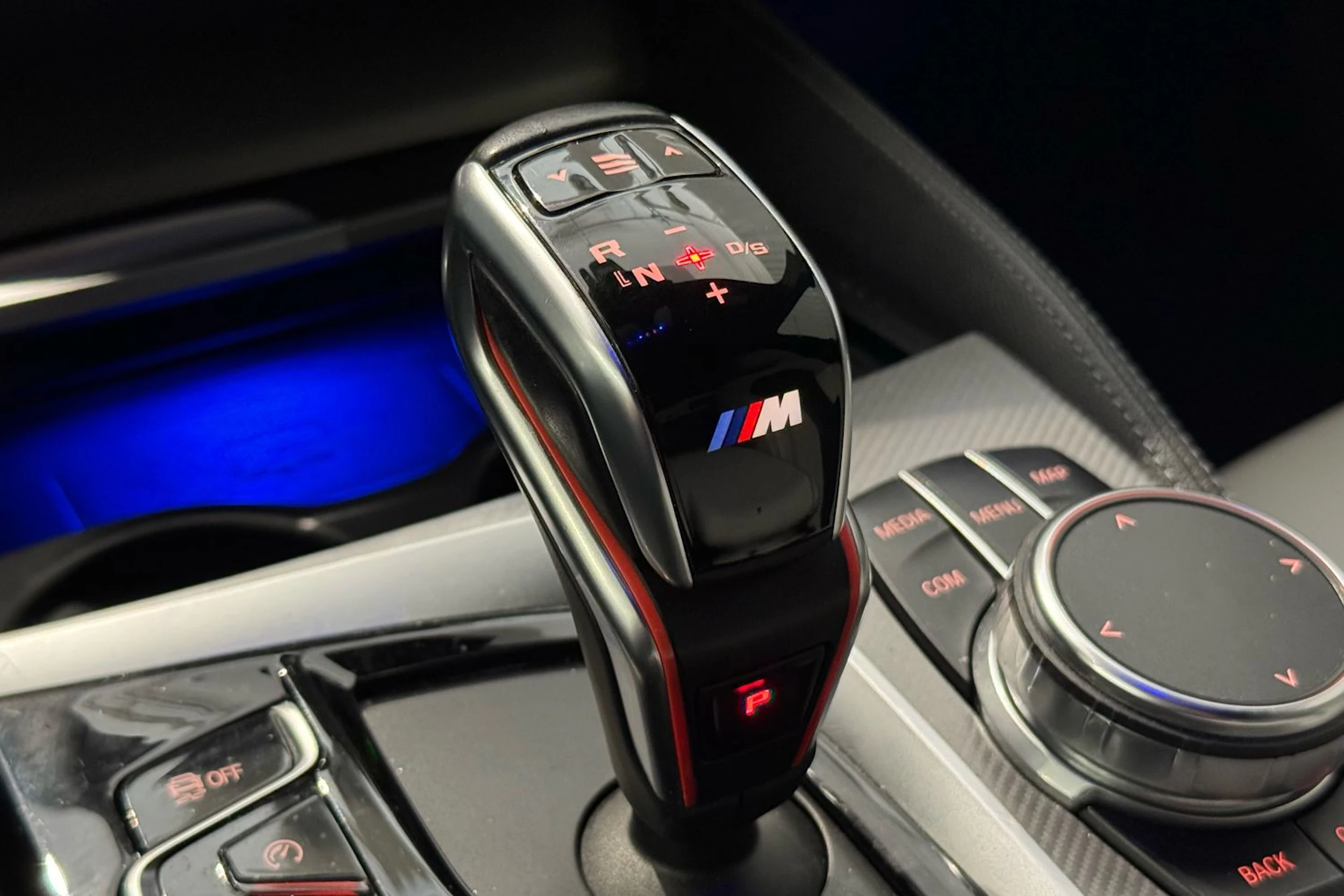 met. sininen BMW M5 2018 kuva 27.