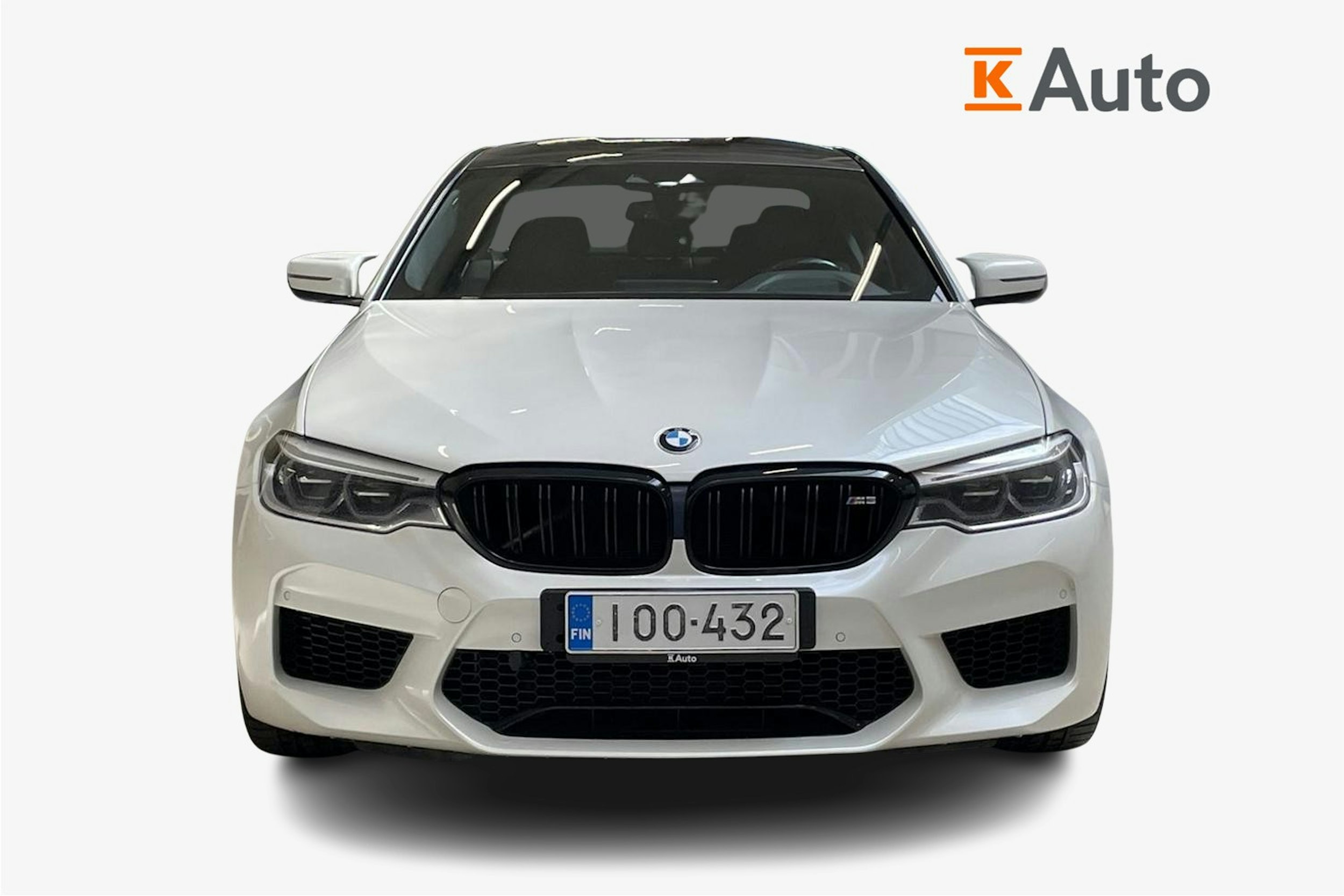 valkoinen BMW M5 2019 kuva 5.