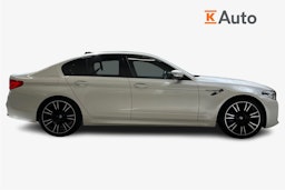 valkoinen BMW M5 2019 kuva 6.