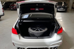 valkoinen BMW M5 2019 kuva 15.