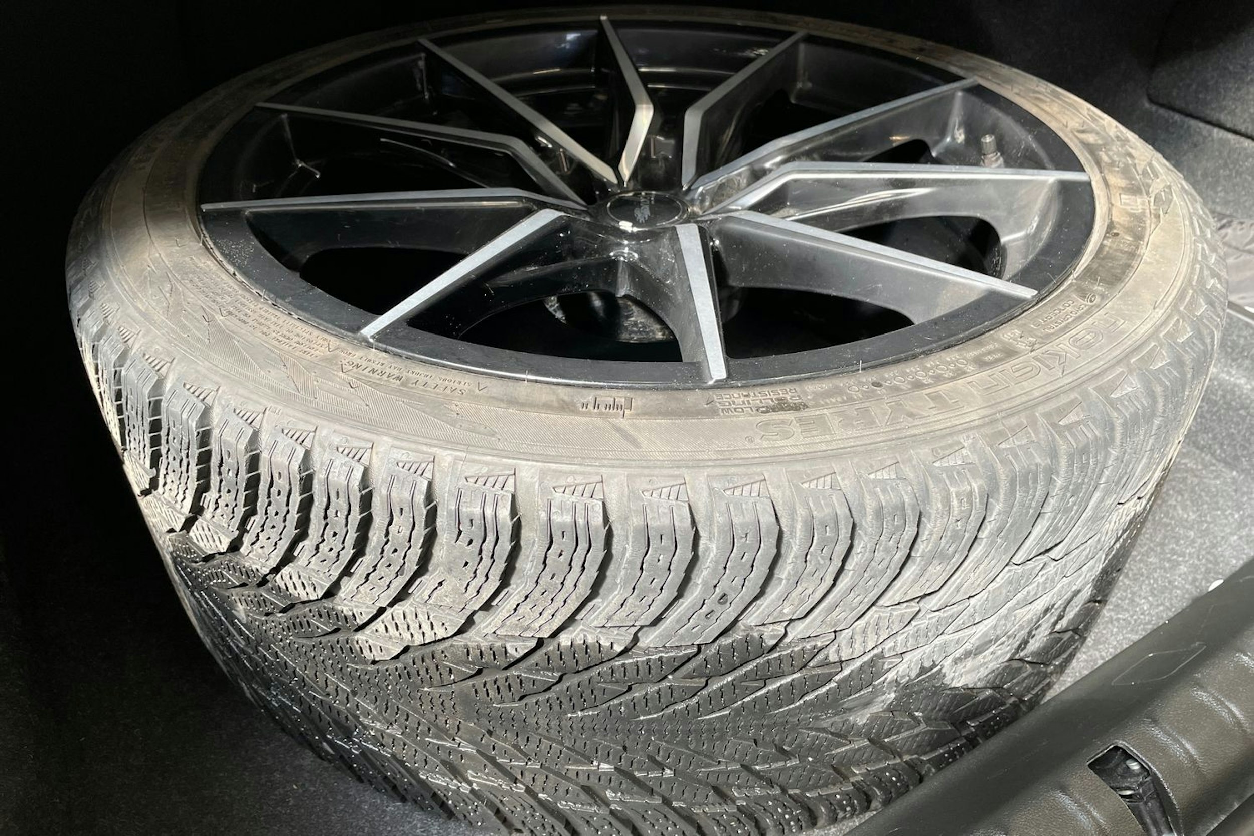 valkoinen BMW M5 2019 kuva 16.