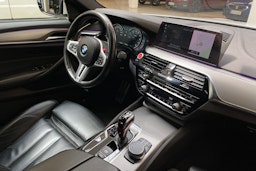 valkoinen BMW M5 2019 kuva 18.