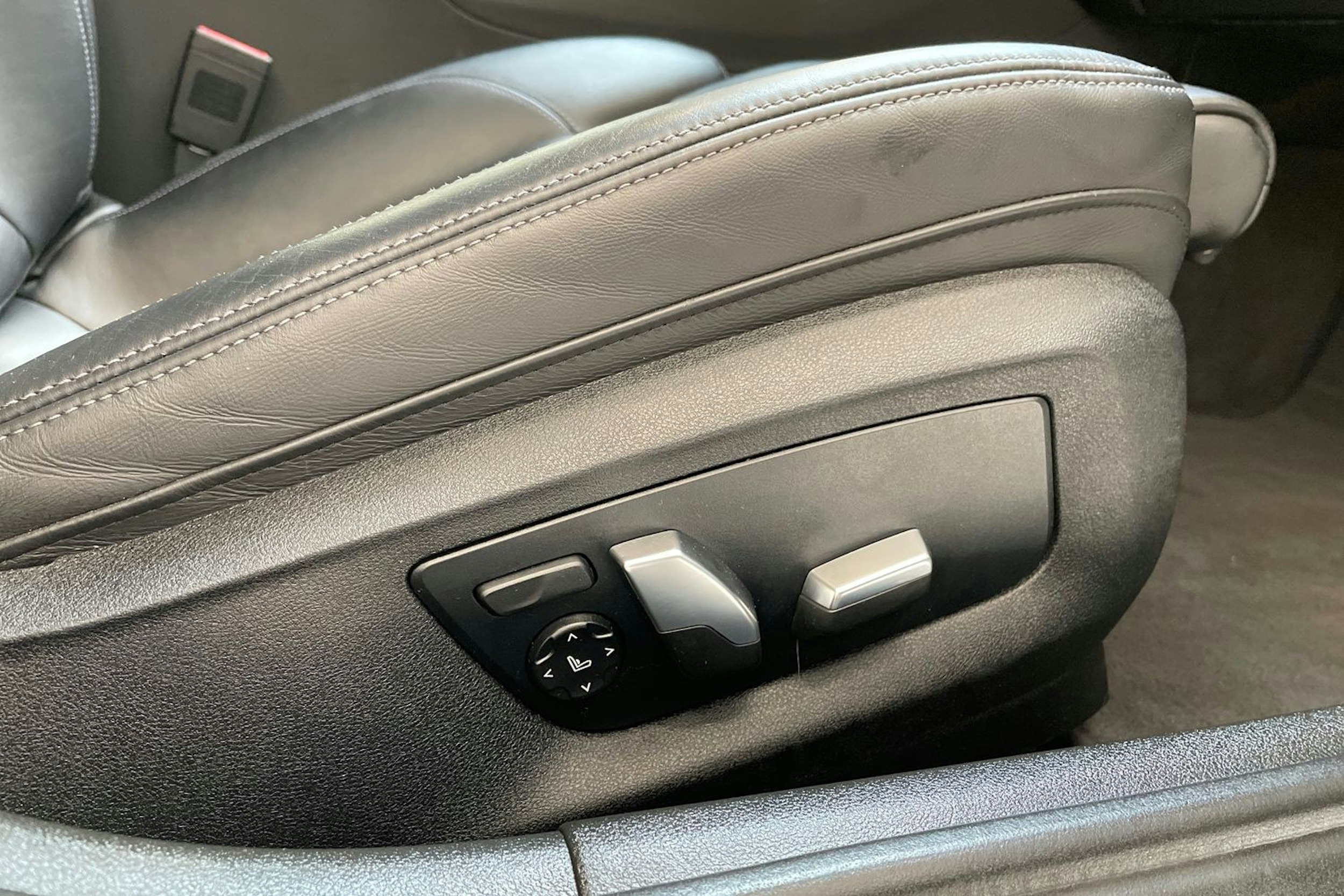 valkoinen BMW M5 2019 kuva 19.