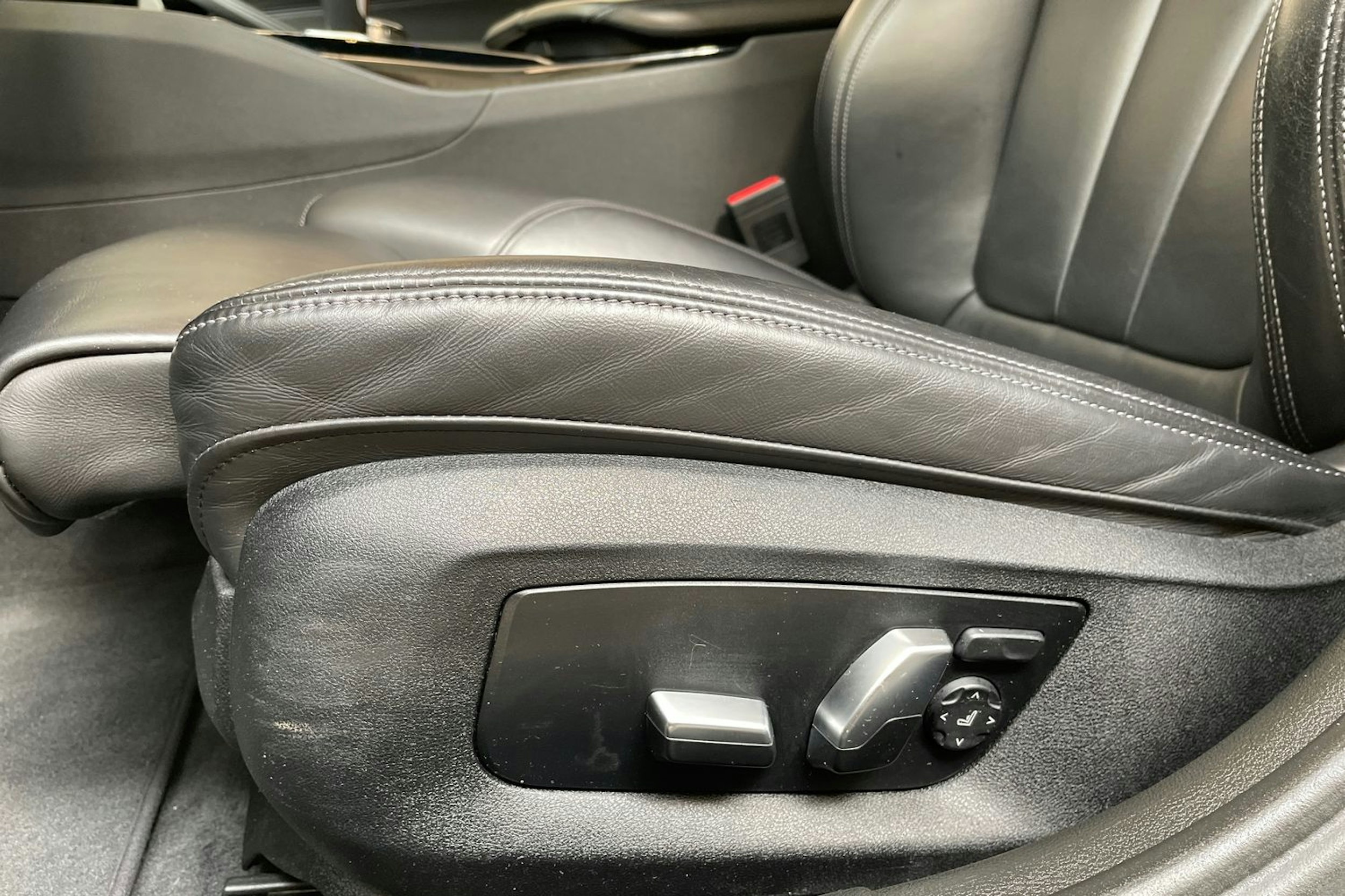 valkoinen BMW M5 2019 kuva 23.