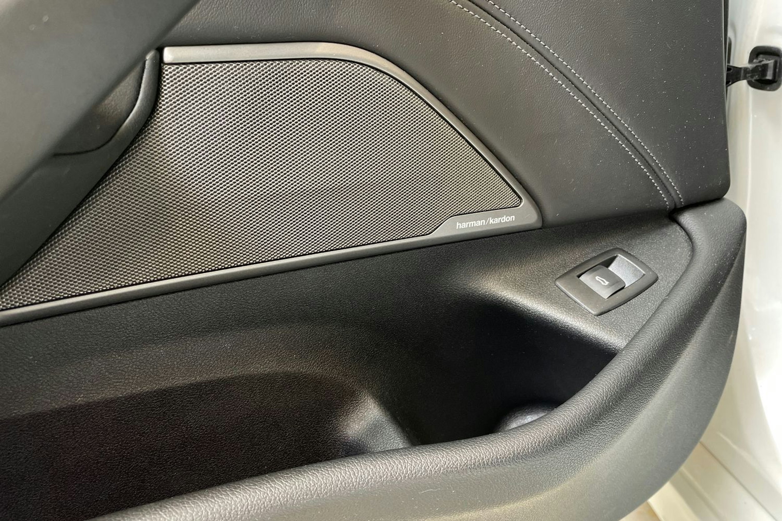 valkoinen BMW M5 2019 kuva 24.