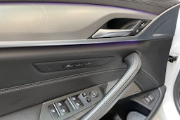 valkoinen BMW M5 2019 kuva 25.
