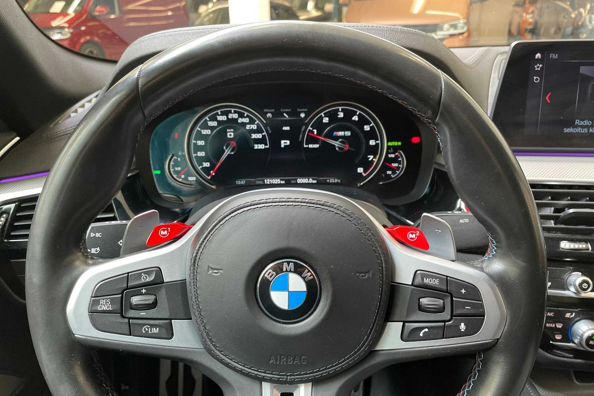 valkoinen BMW M5 2019 kuva 27.