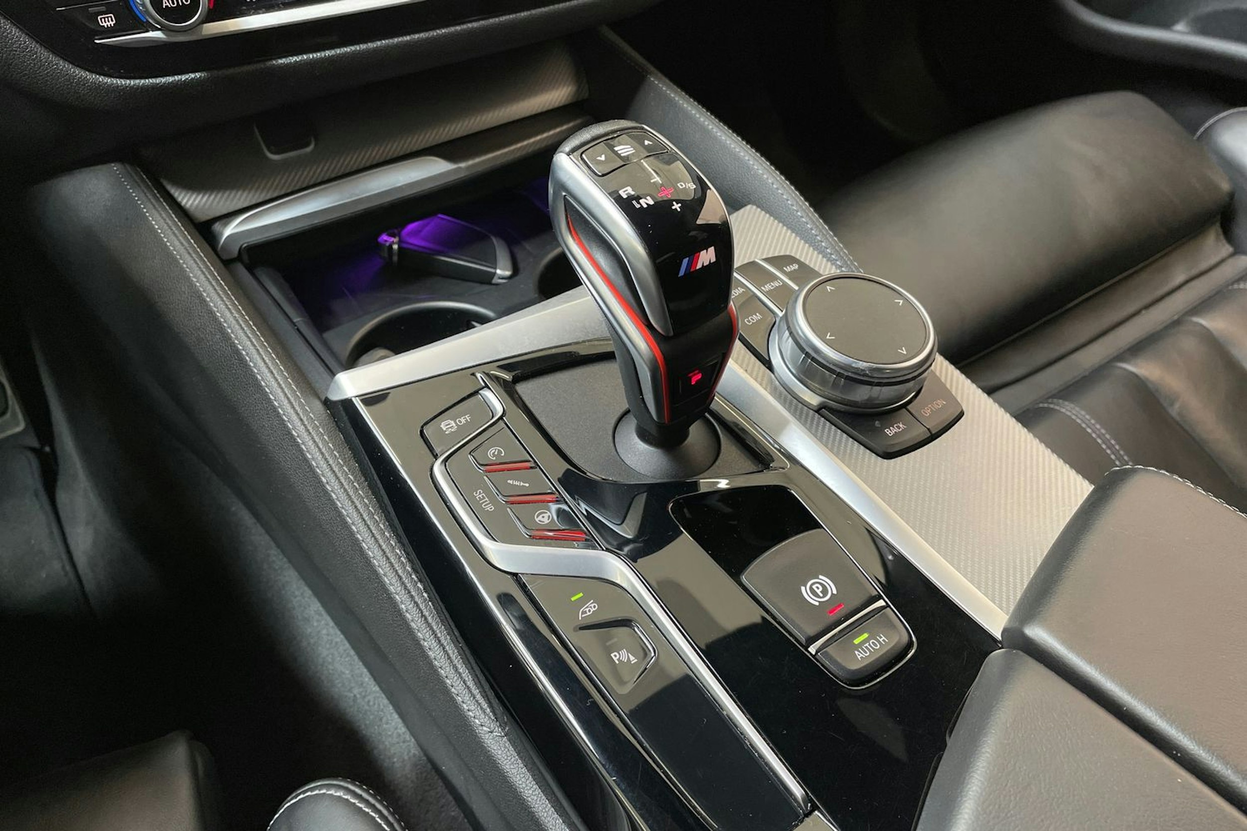 valkoinen BMW M5 2019 kuva 29.