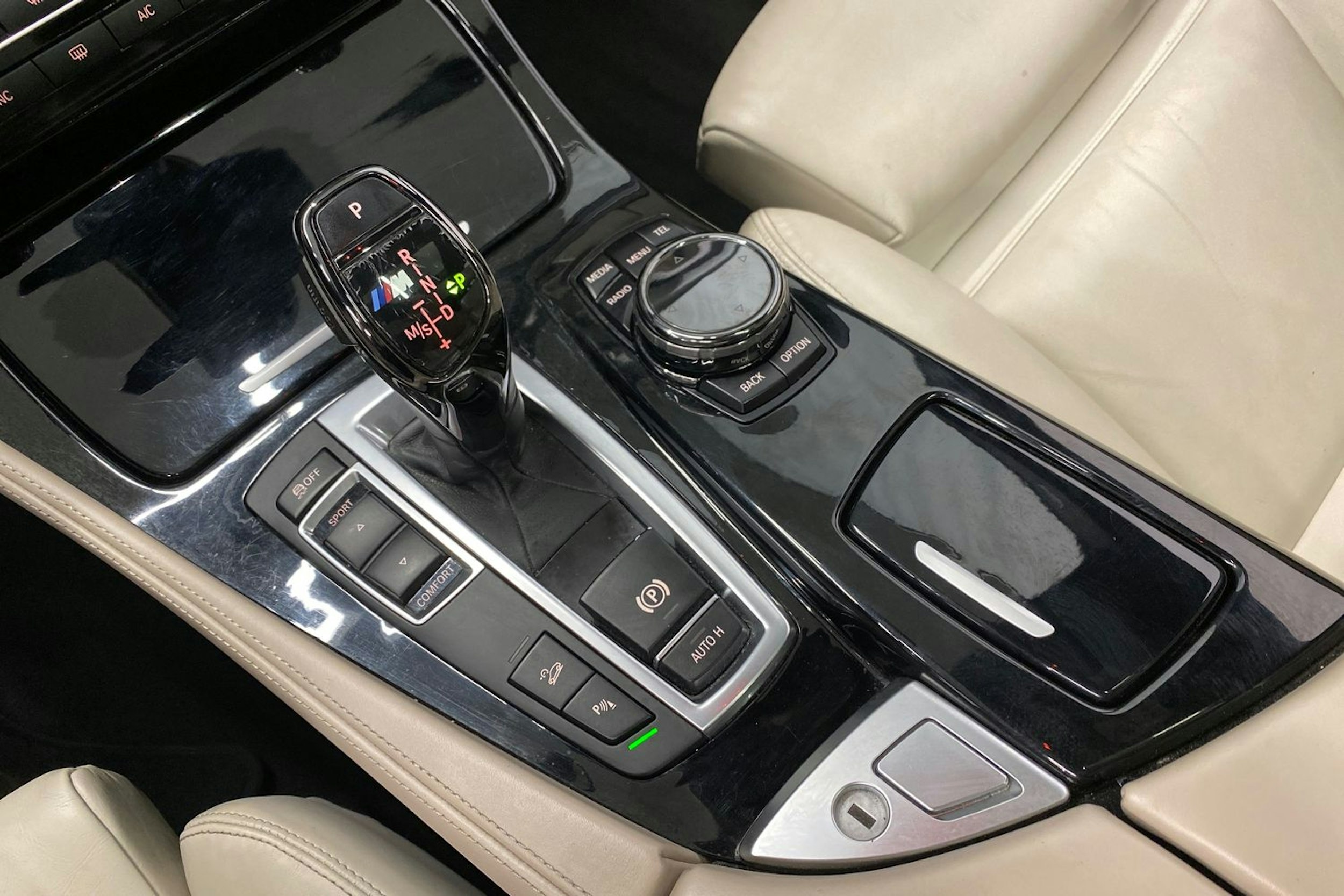 harmaa BMW M550 2014 kuva 26.