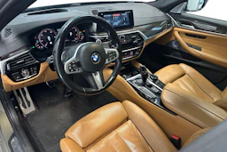 keltainen BMW M550 2017 kuva 3.