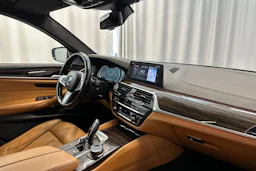 keltainen BMW M550 2017 kuva 12.