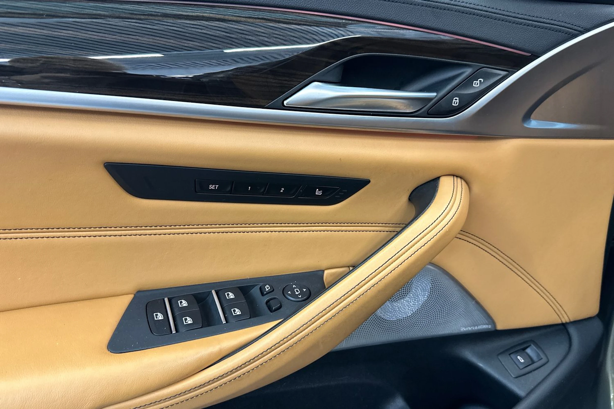 keltainen BMW M550 2017 kuva 15.