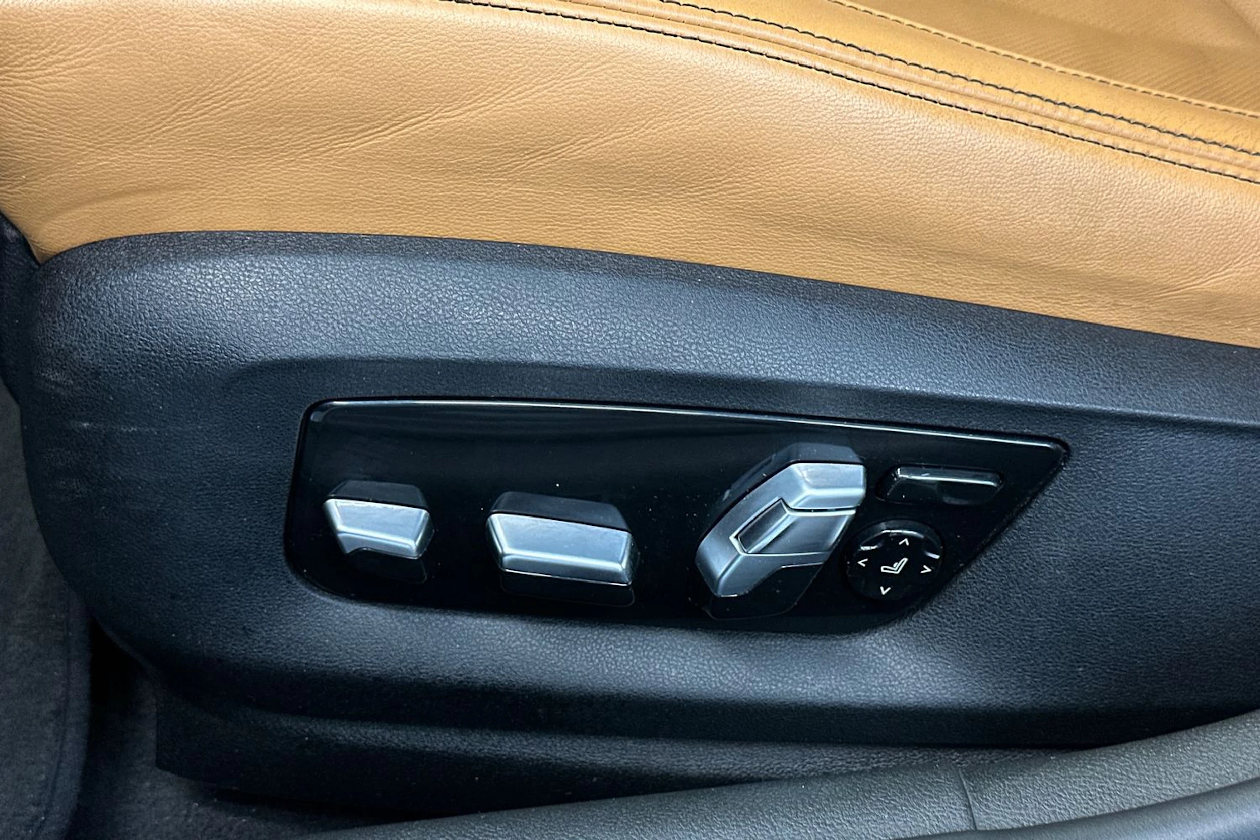 keltainen BMW M550 2017 kuva 16.