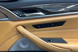 keltainen BMW M550 2017 kuva 17.