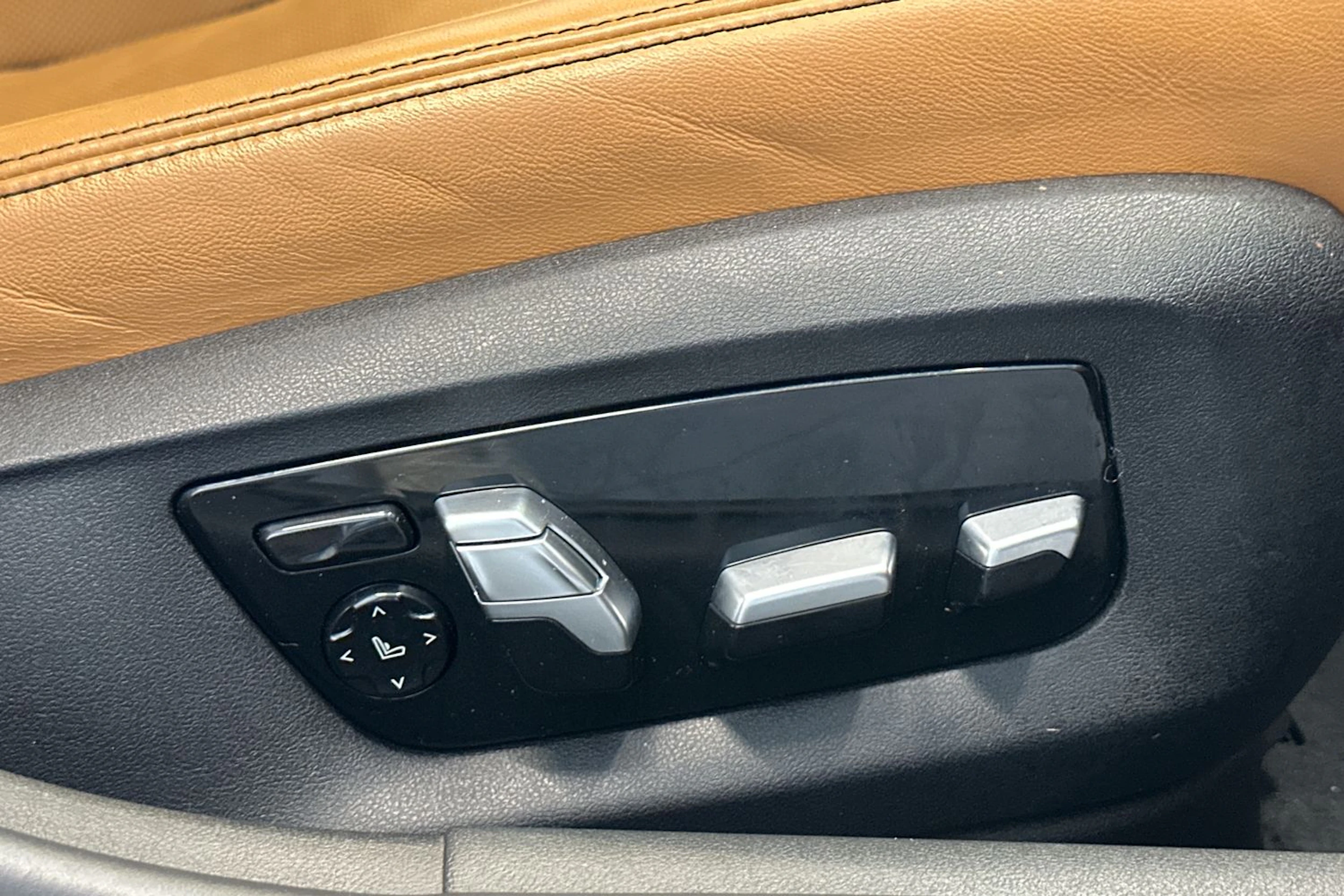 keltainen BMW M550 2017 kuva 18.