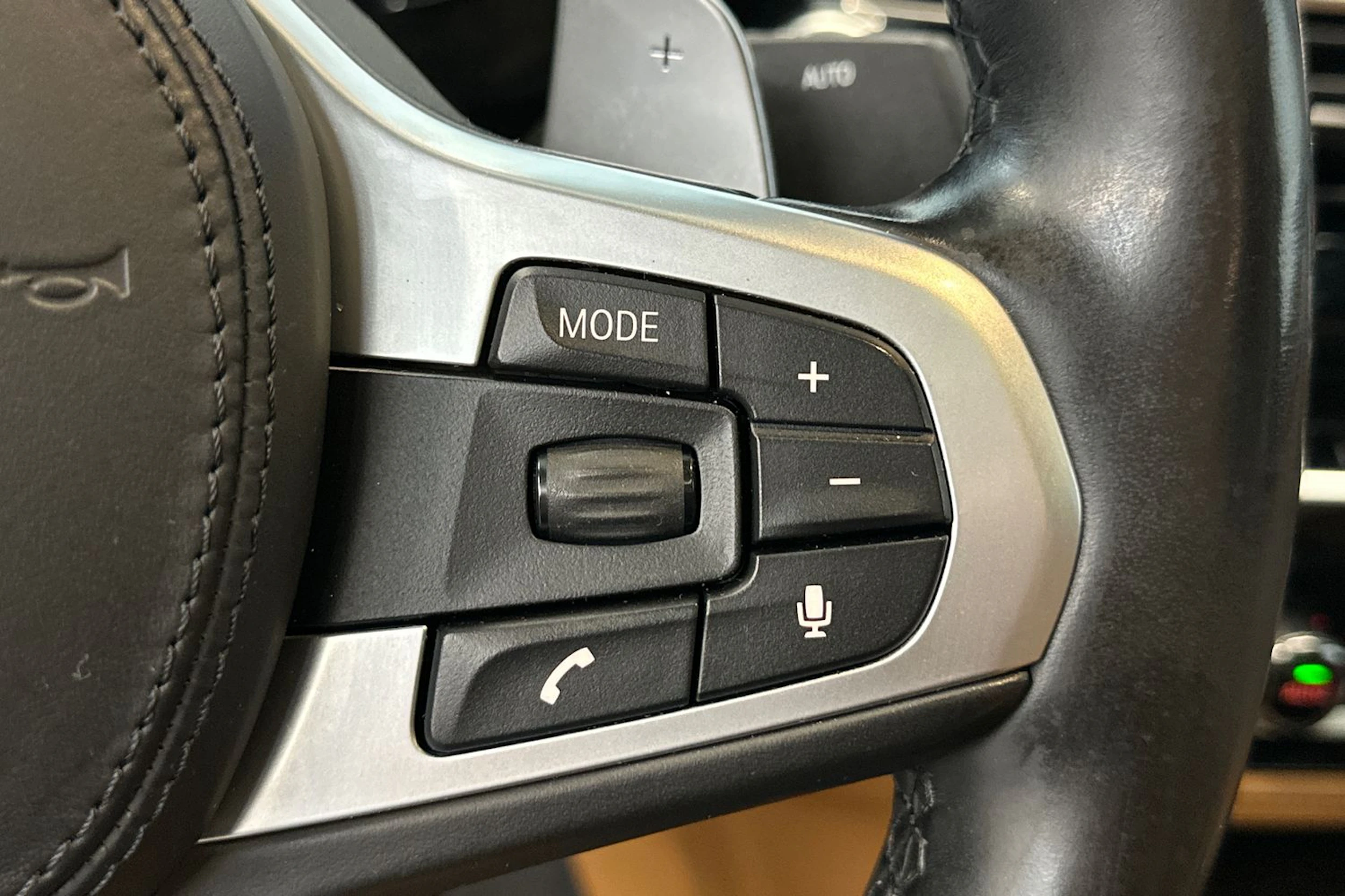 keltainen BMW M550 2017 kuva 21.