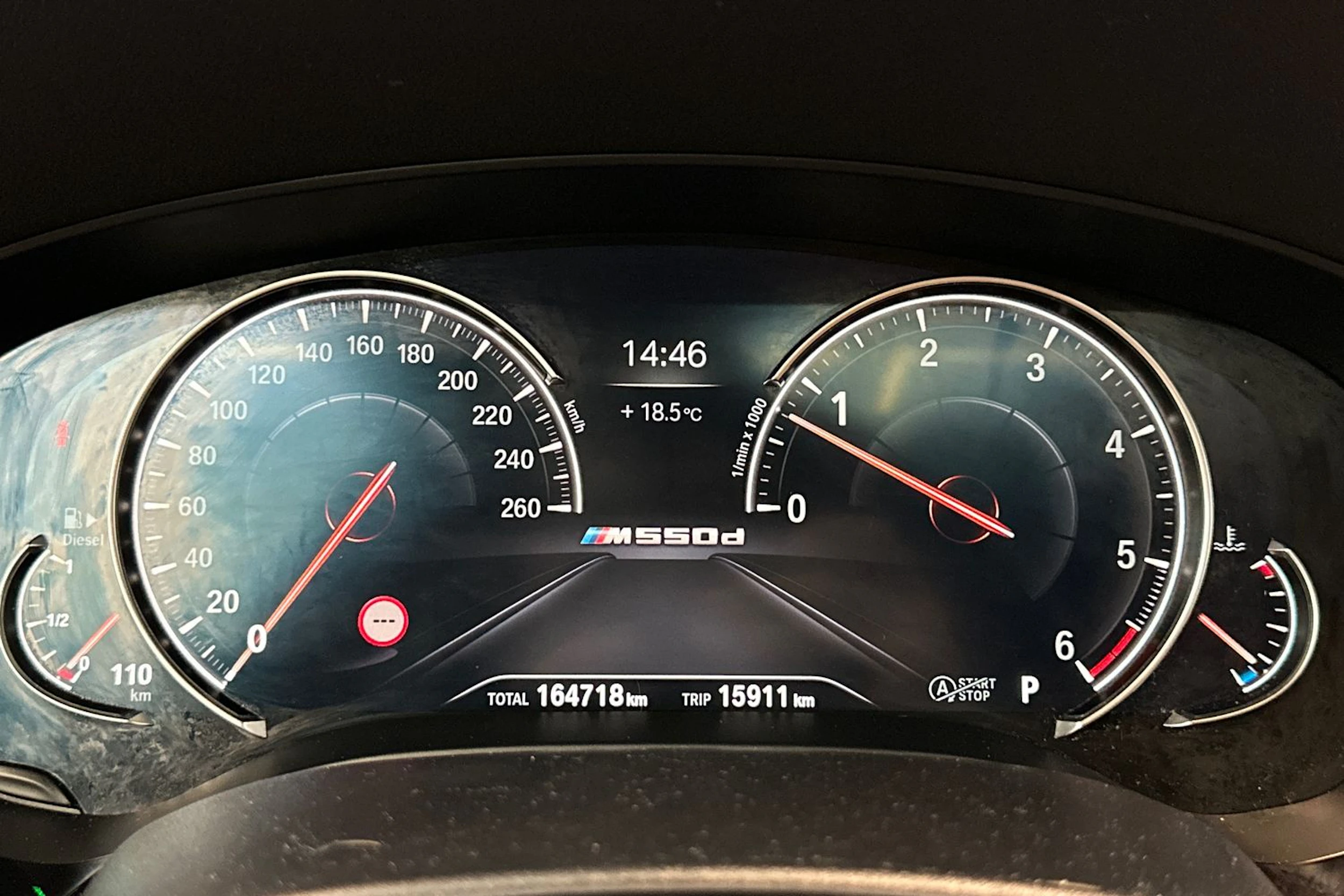 keltainen BMW M550 2017 kuva 23.