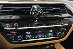 keltainen BMW M550 2017 kuva 26.