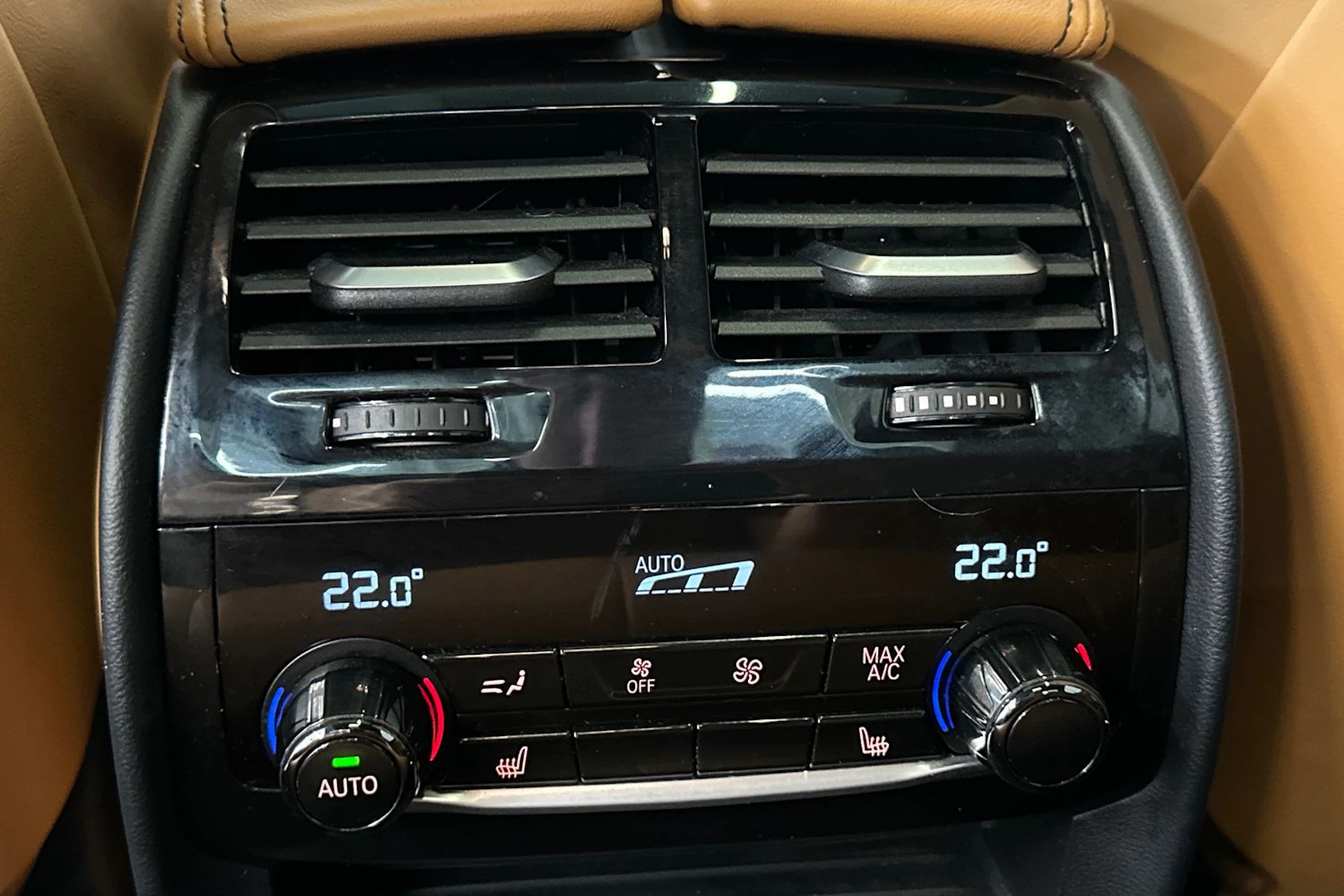 keltainen BMW M550 2017 kuva 27.