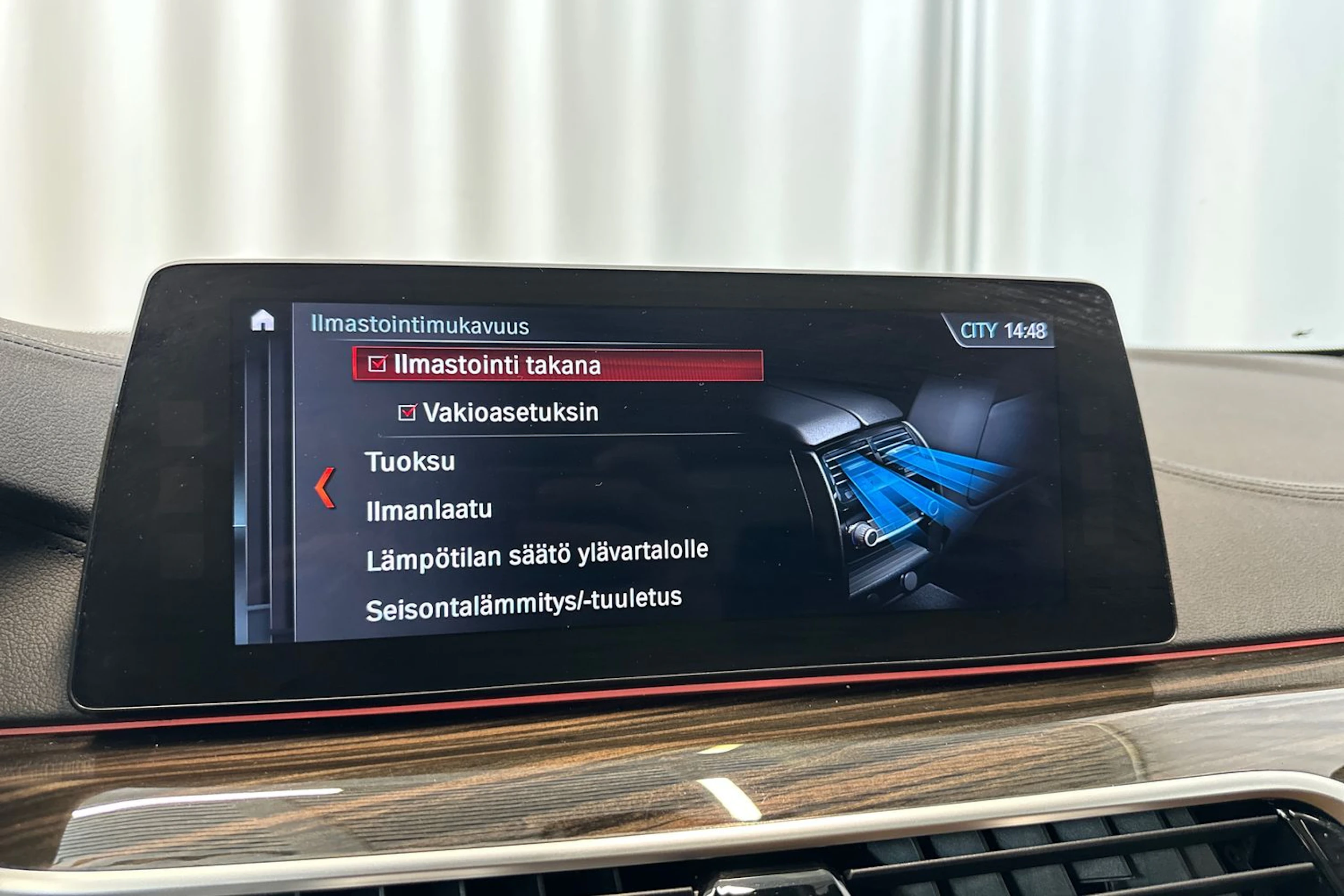 keltainen BMW M550 2017 kuva 31.