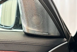 keltainen BMW M550 2017 kuva 36.