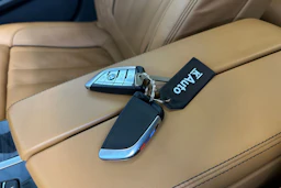 keltainen BMW M550 2017 kuva 39.