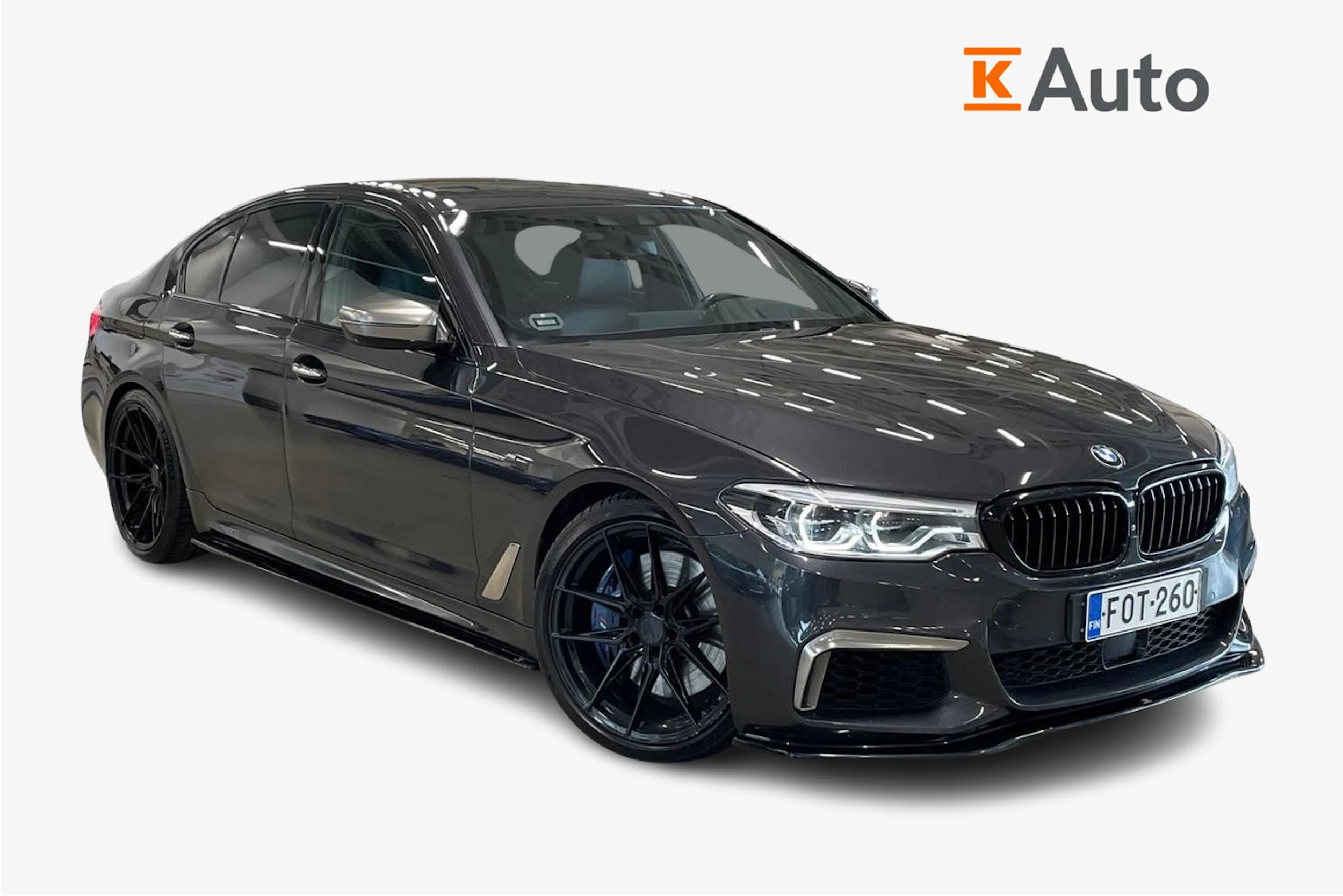 harmaa BMW M550i 2017 kuva 1.