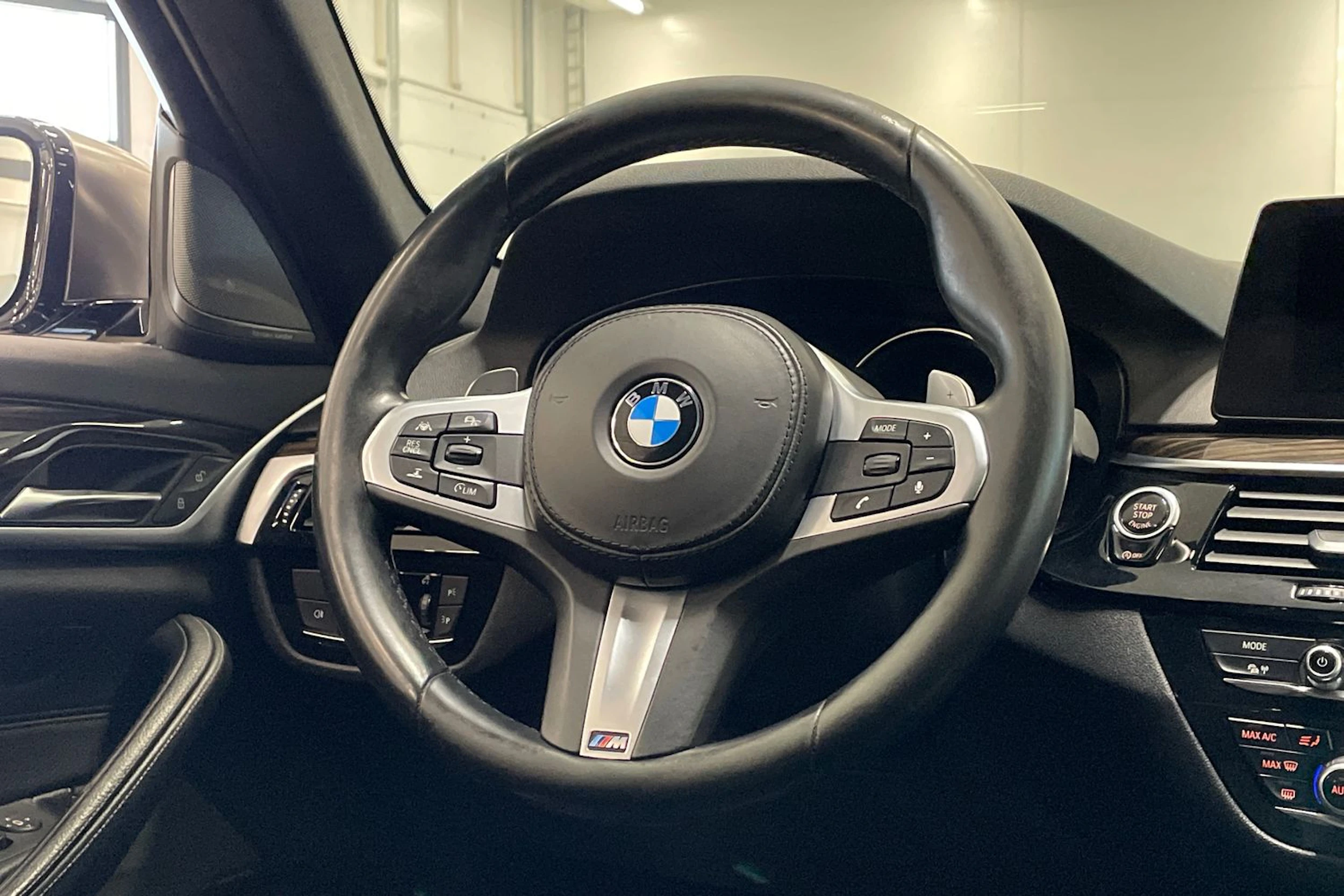 harmaa BMW M550i 2017 kuva 12.