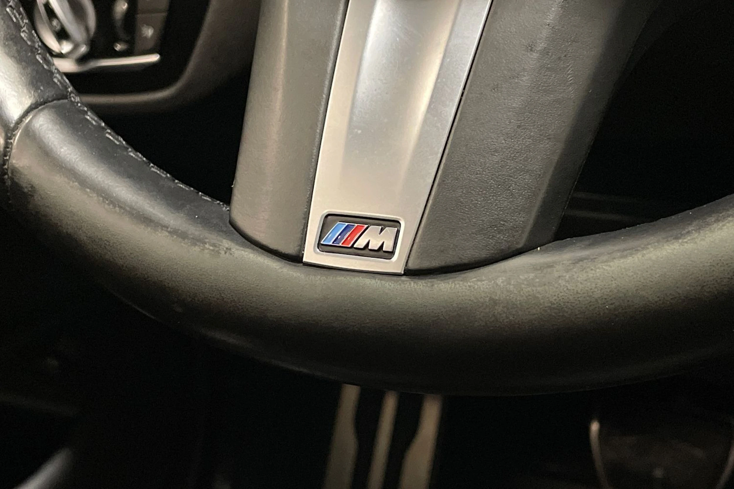 harmaa BMW M550i 2017 kuva 14.