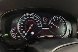 harmaa BMW M550i 2017 kuva 15.