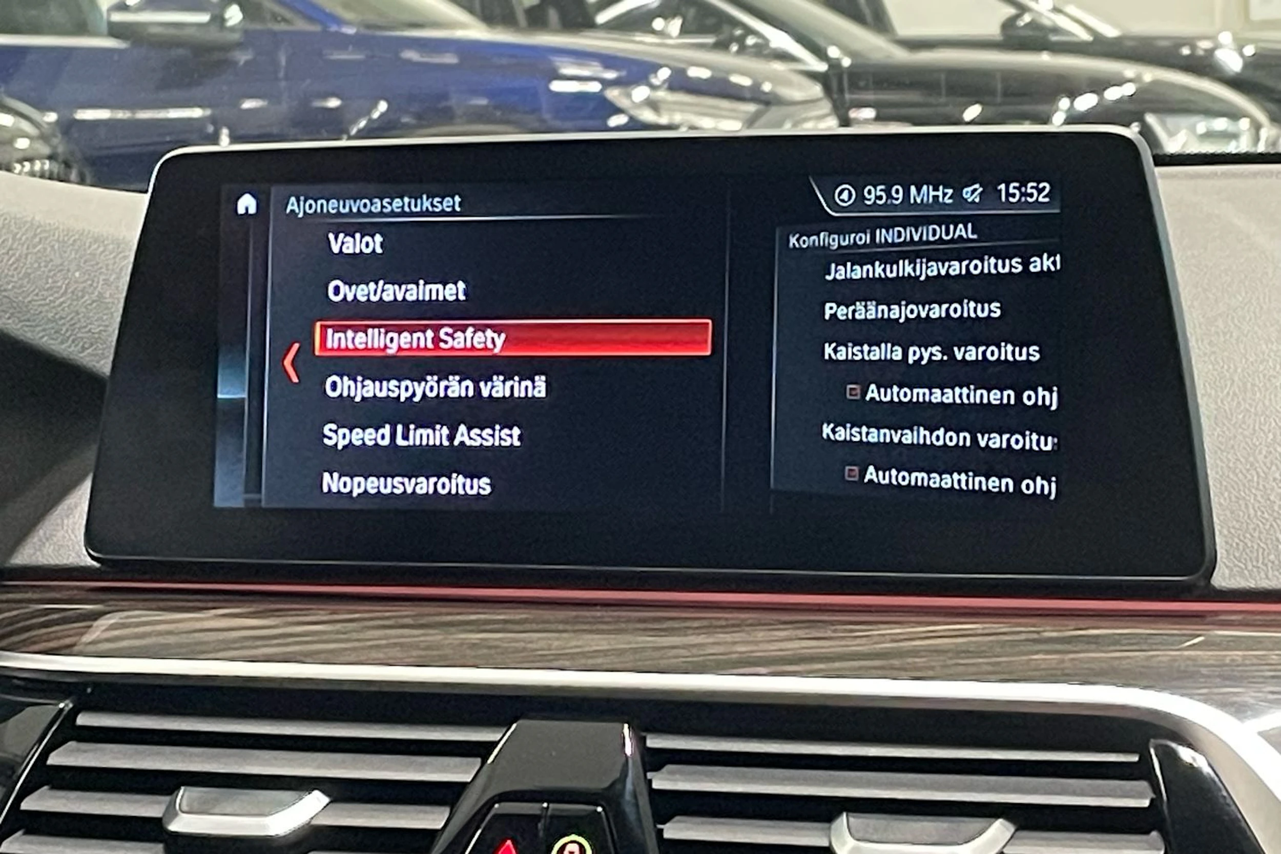 harmaa BMW M550i 2017 kuva 21.
