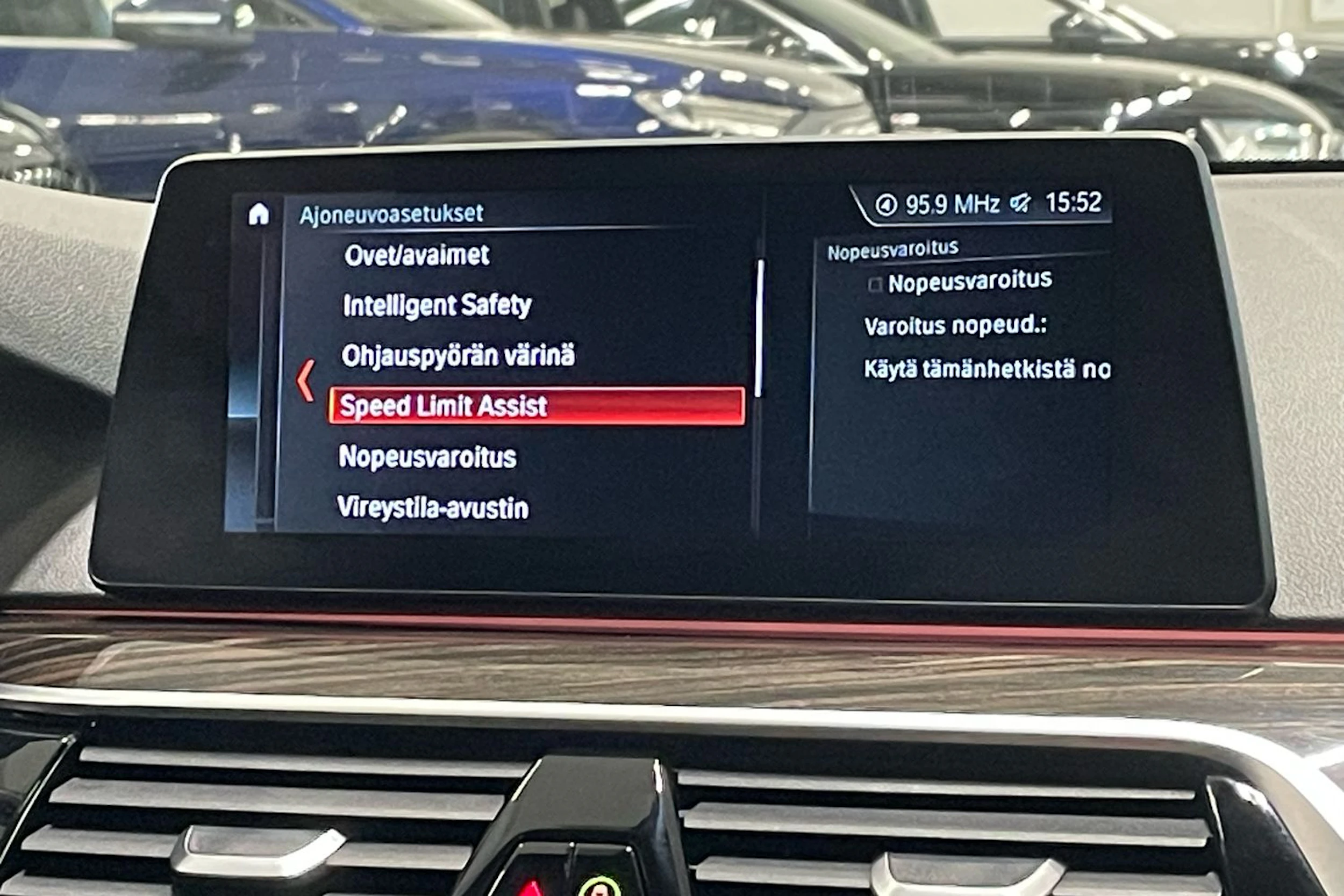 harmaa BMW M550i 2017 kuva 22.