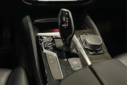 harmaa BMW M550i 2017 kuva 23.
