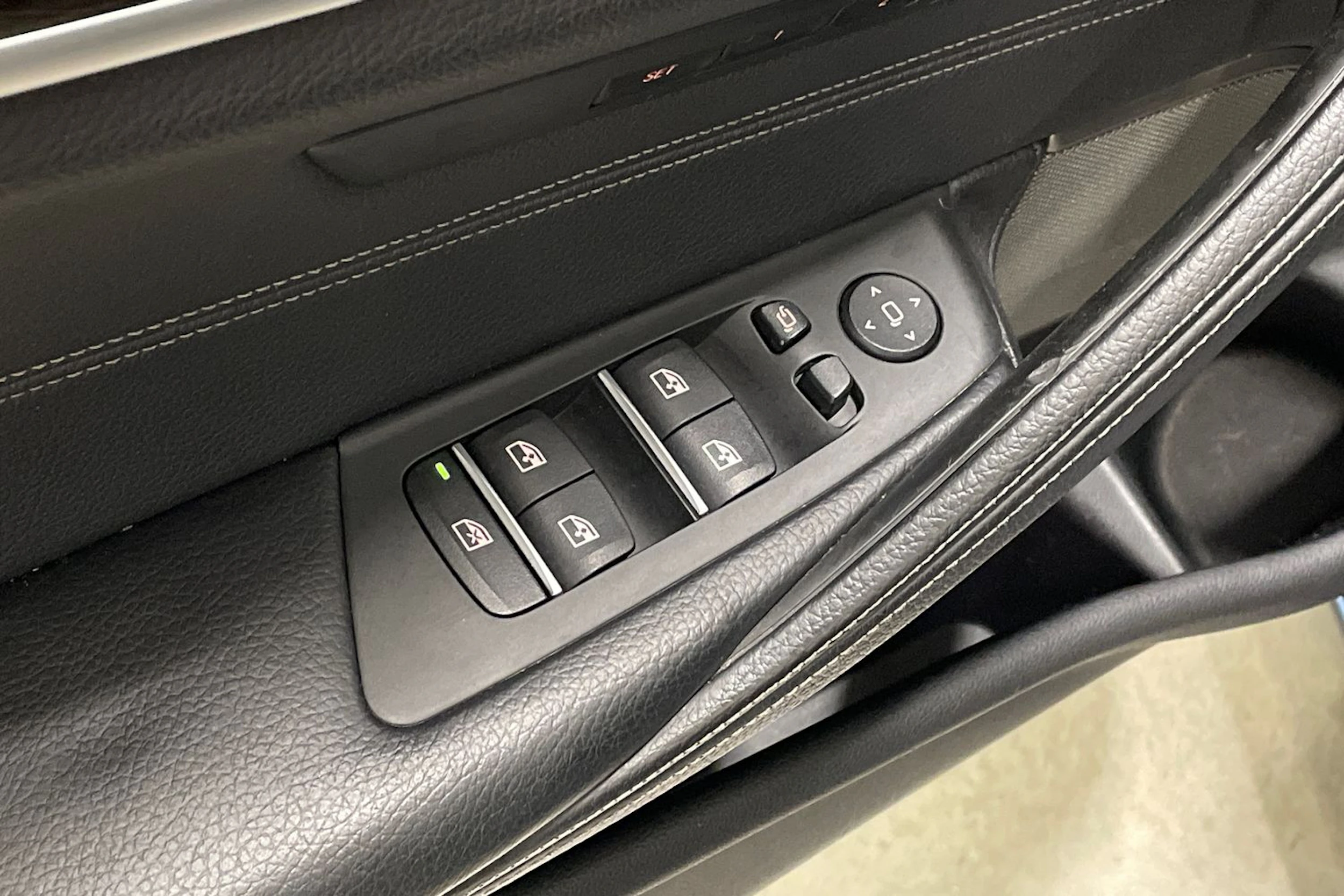 harmaa BMW M550i 2017 kuva 31.