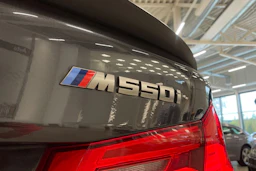 harmaa BMW M550i 2017 kuva 37.
