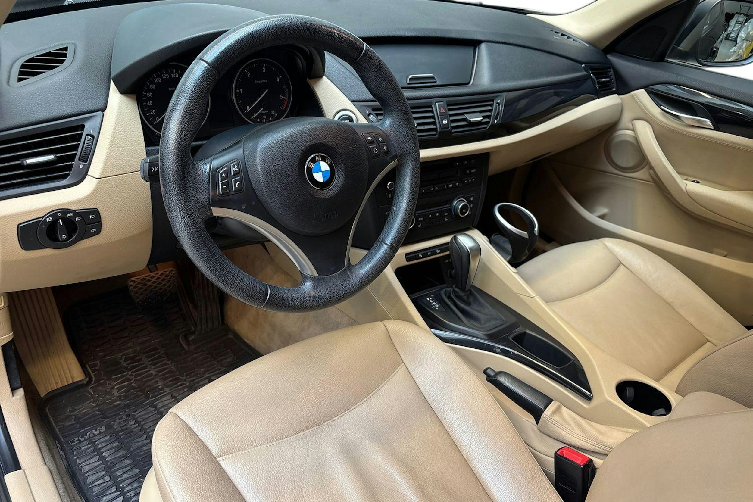 musta BMW X1 2009 kuva 7.