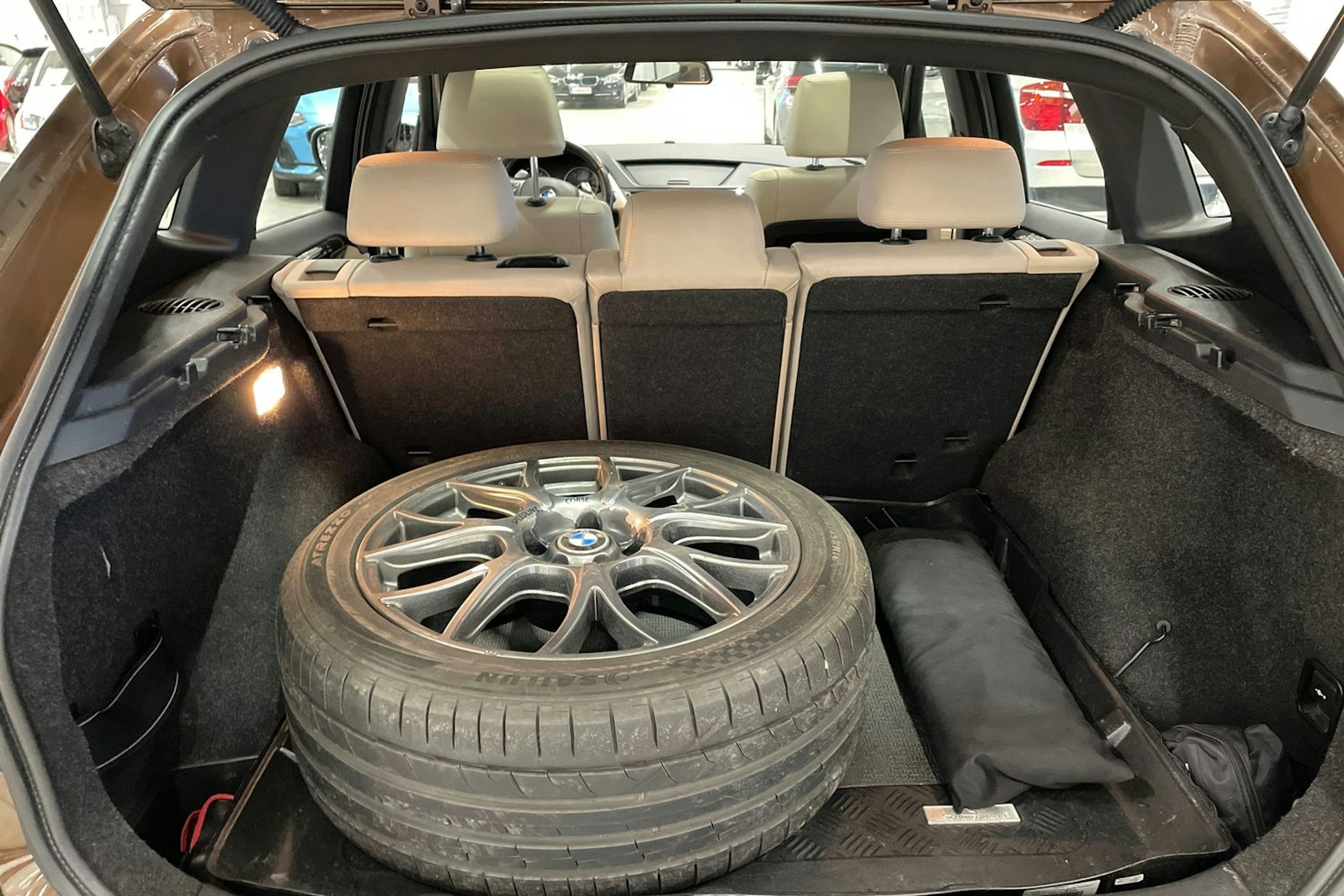 sininen BMW X1 2009 kuva 26.