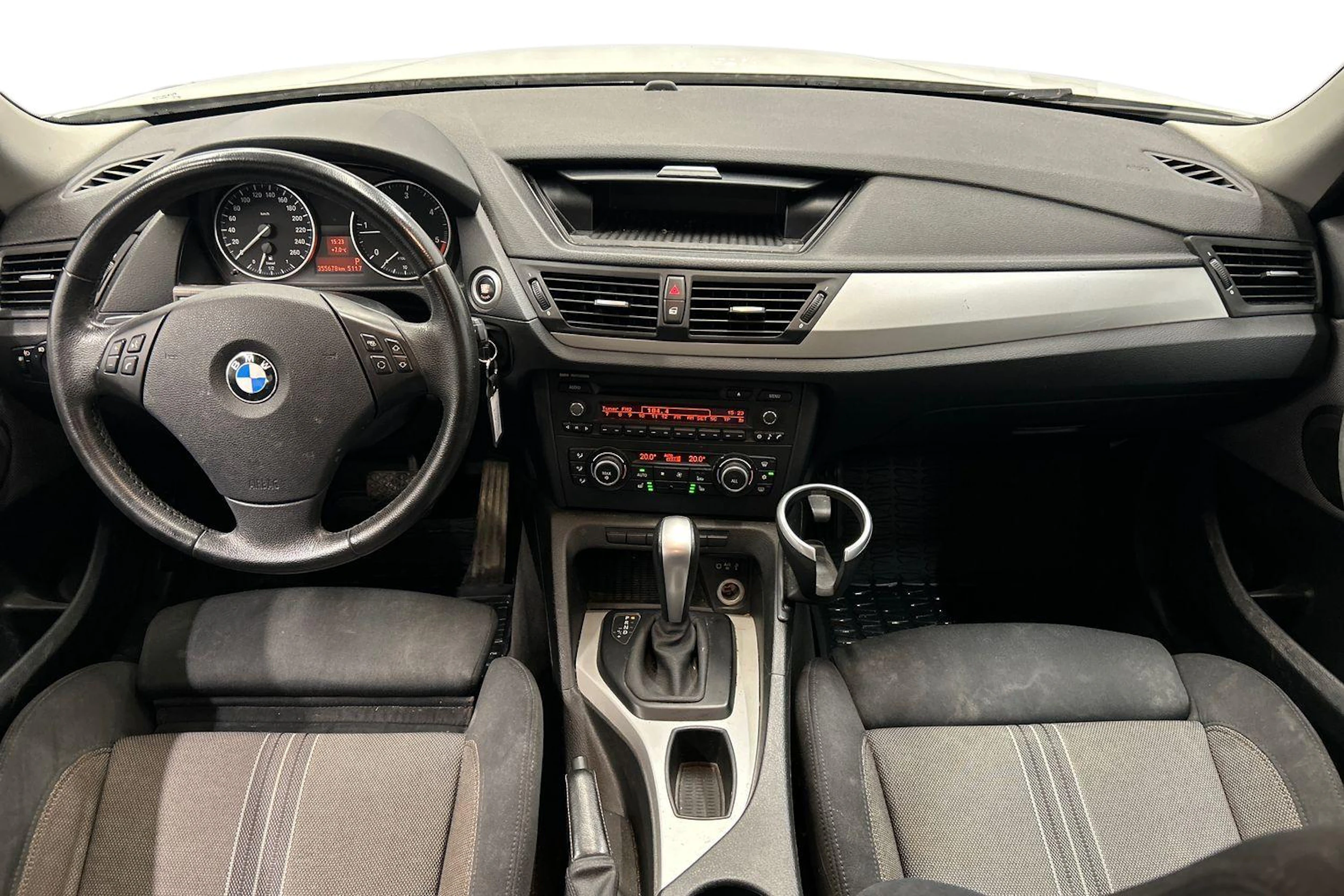 valkoinen BMW X1 2010 kuva 7.