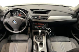 valkoinen BMW X1 2010 kuva 7.