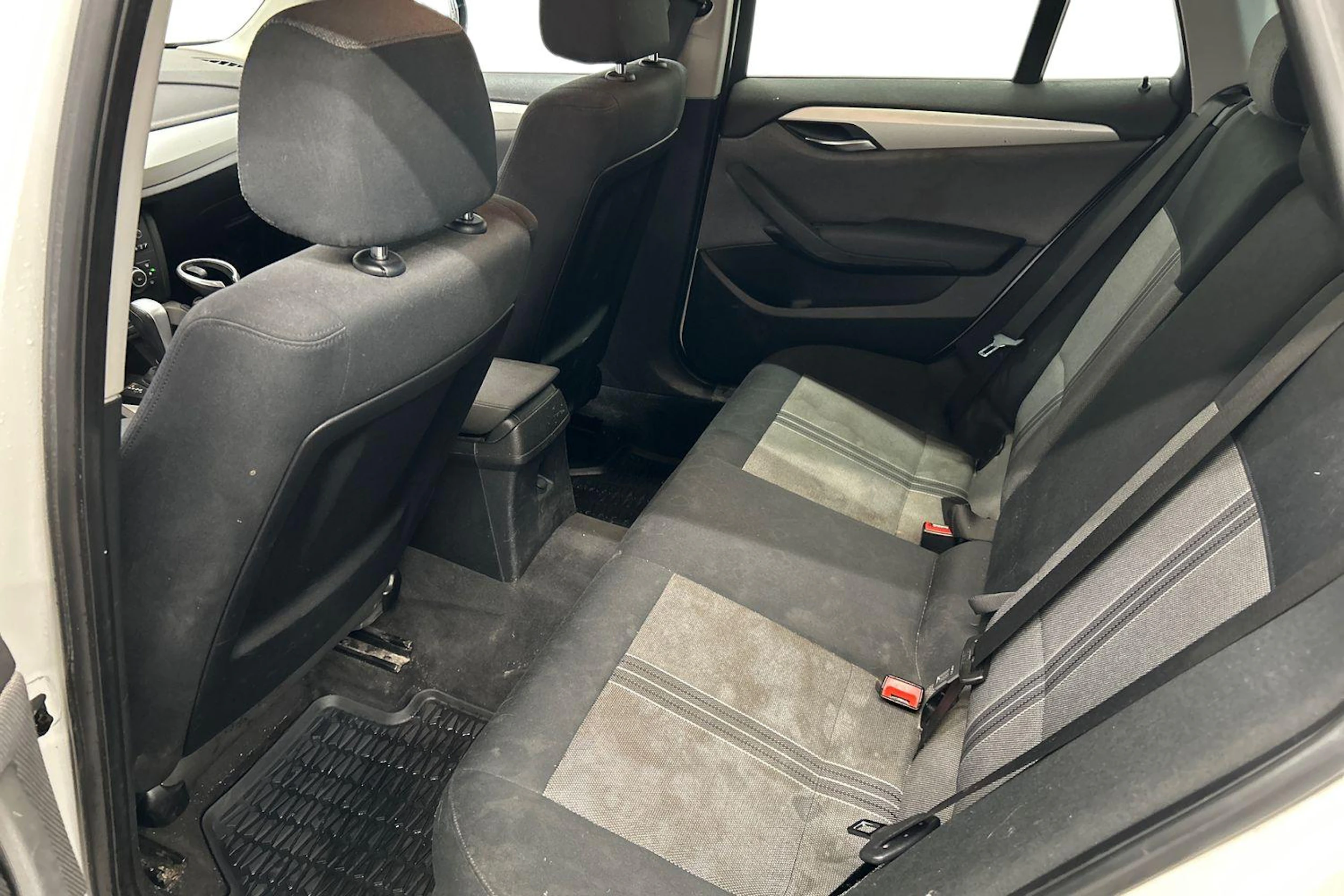 valkoinen BMW X1 2010 kuva 8.