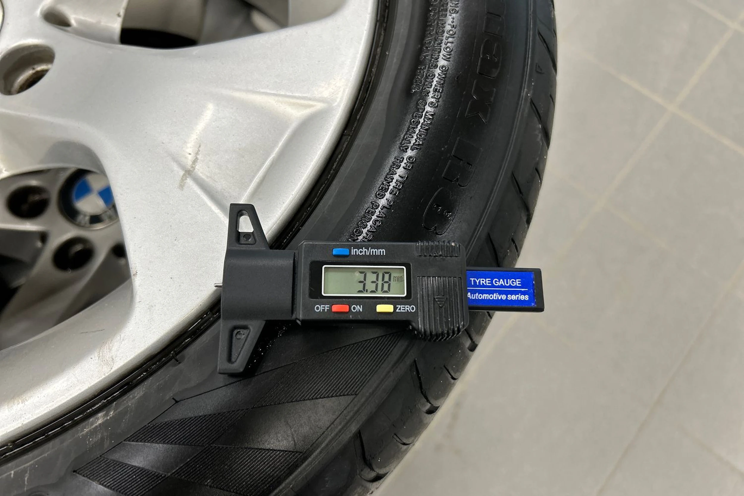 valkoinen BMW X1 2010 kuva 17.