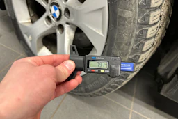 valkoinen BMW X1 2010 kuva 18.