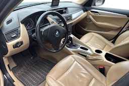 musta BMW X1 2010 kuva 3.