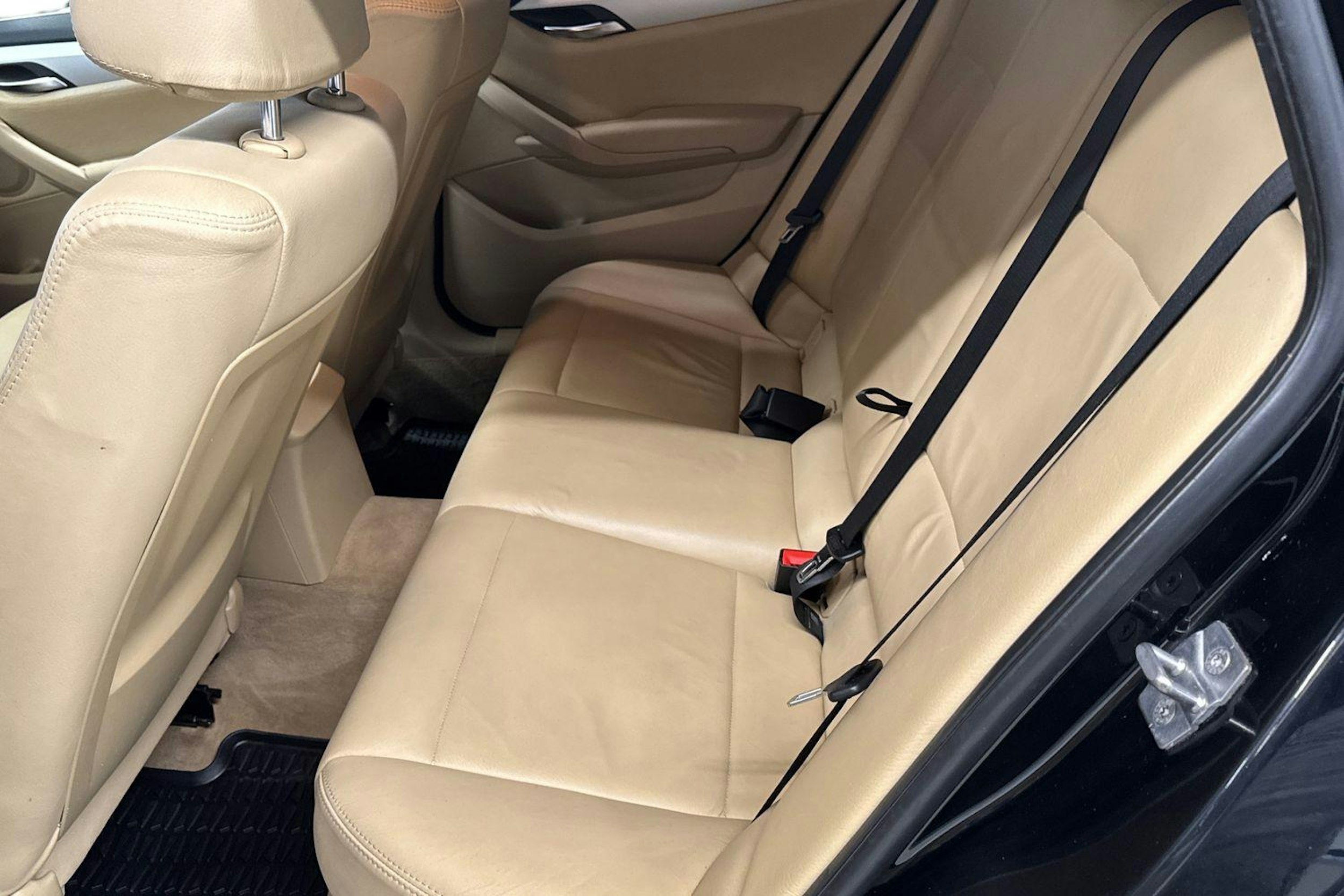 musta BMW X1 2010 kuva 10.