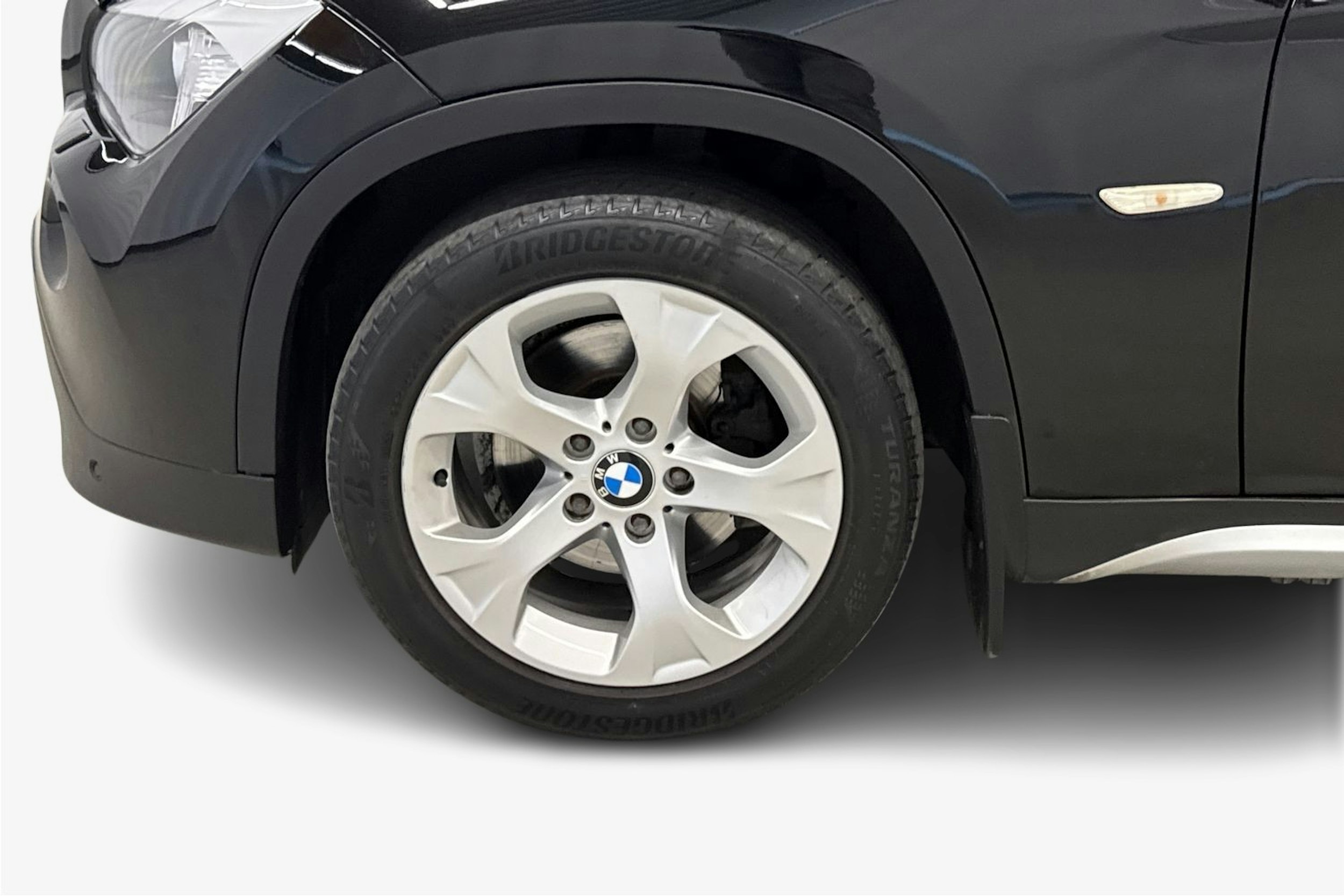 musta BMW X1 2010 kuva 11.