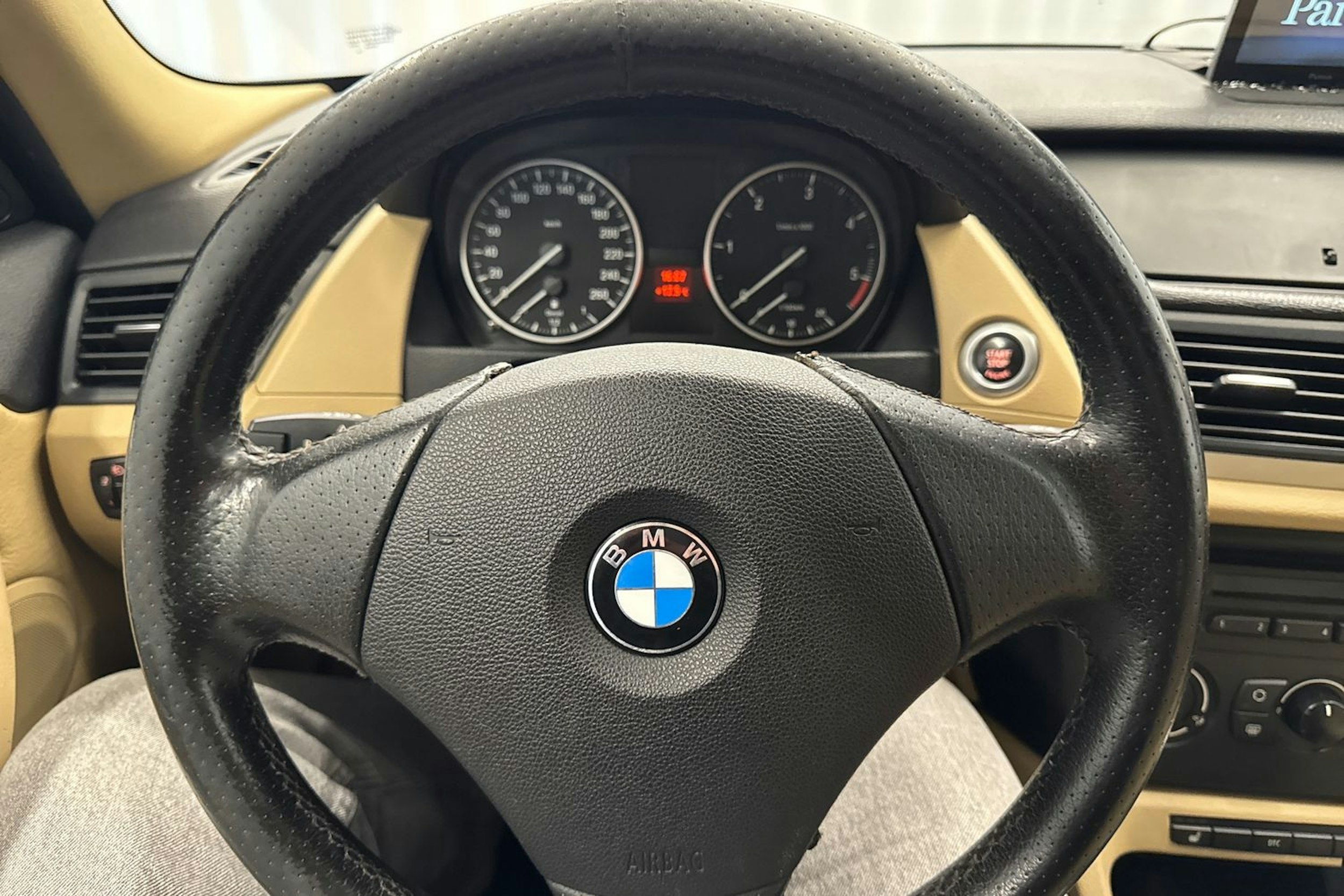 musta BMW X1 2010 kuva 14.