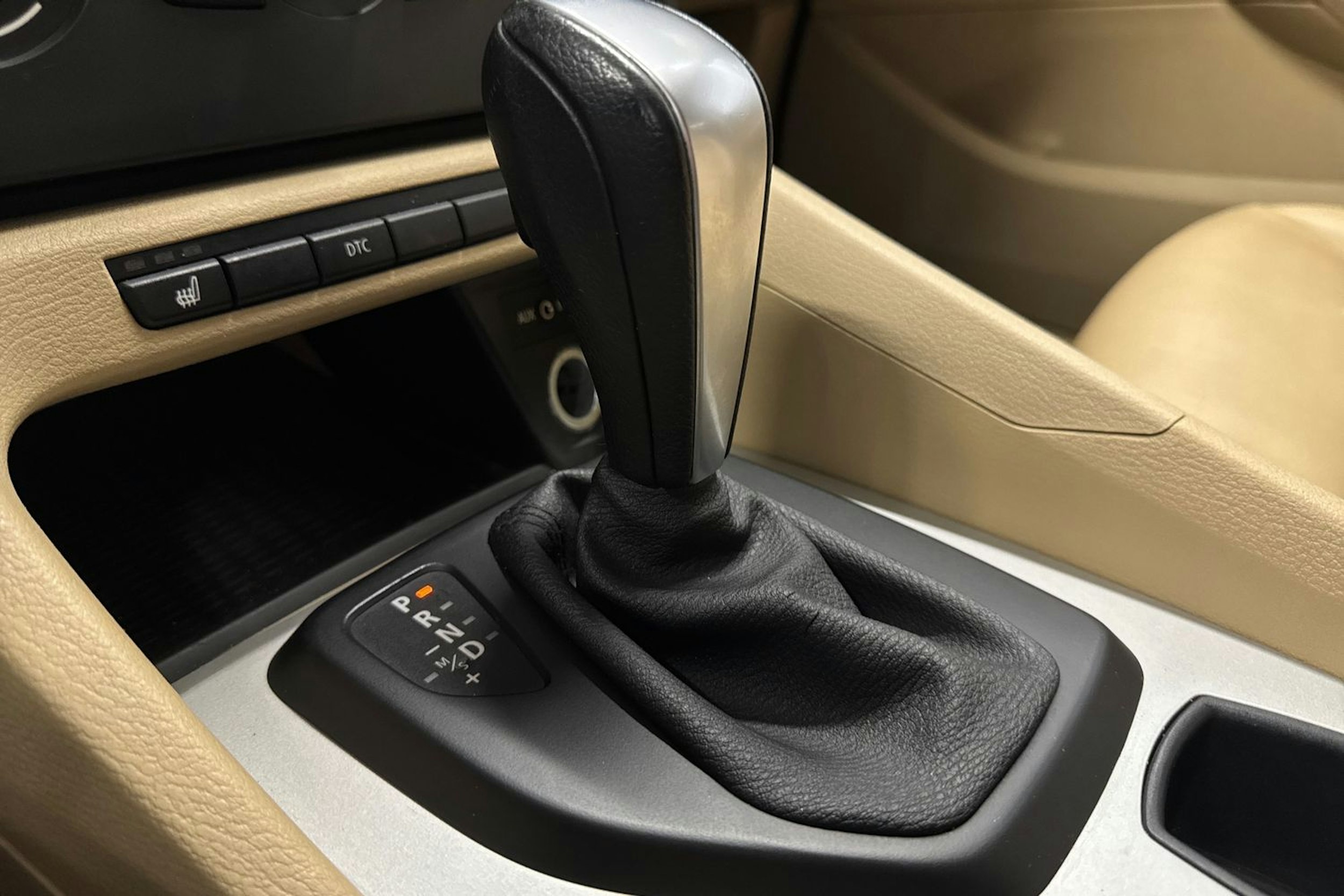 musta BMW X1 2010 kuva 18.