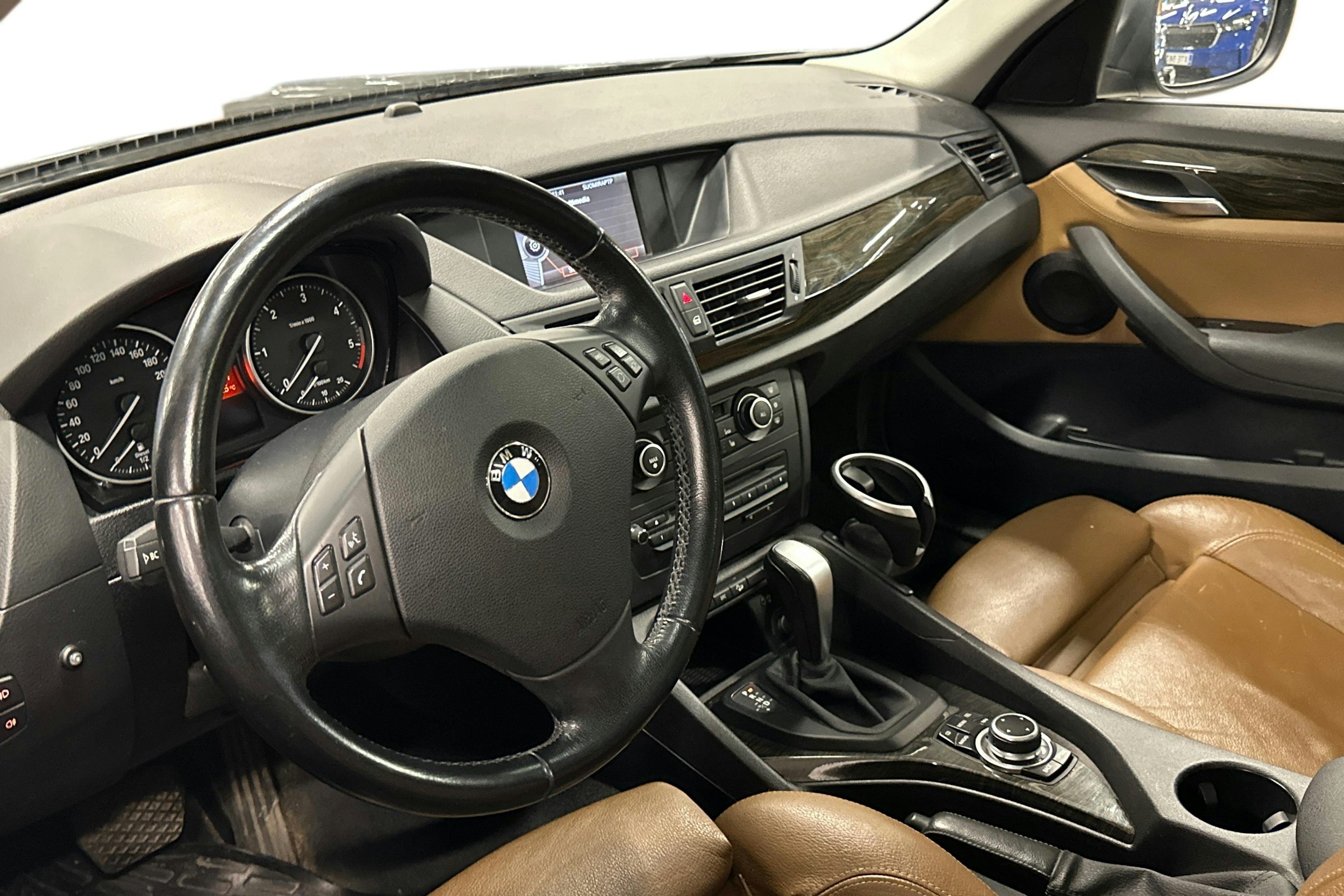 musta BMW X1 2010 kuva 3.