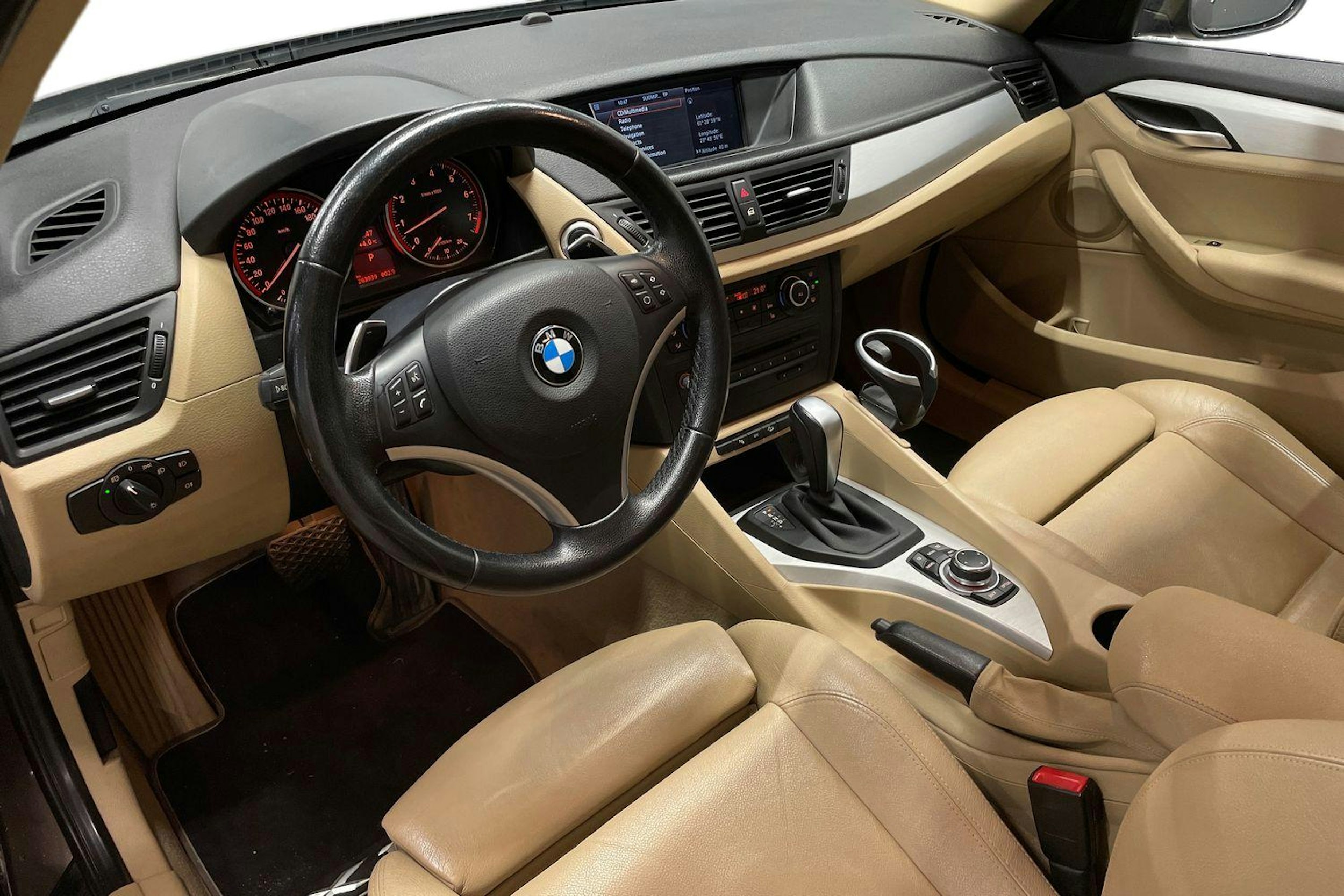 ruskea (beige) BMW X1 2010 kuva 7.