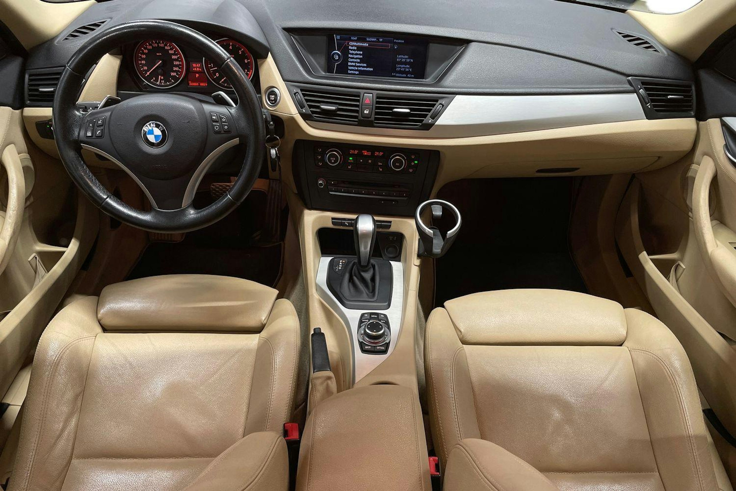 ruskea (beige) BMW X1 2010 kuva 9.